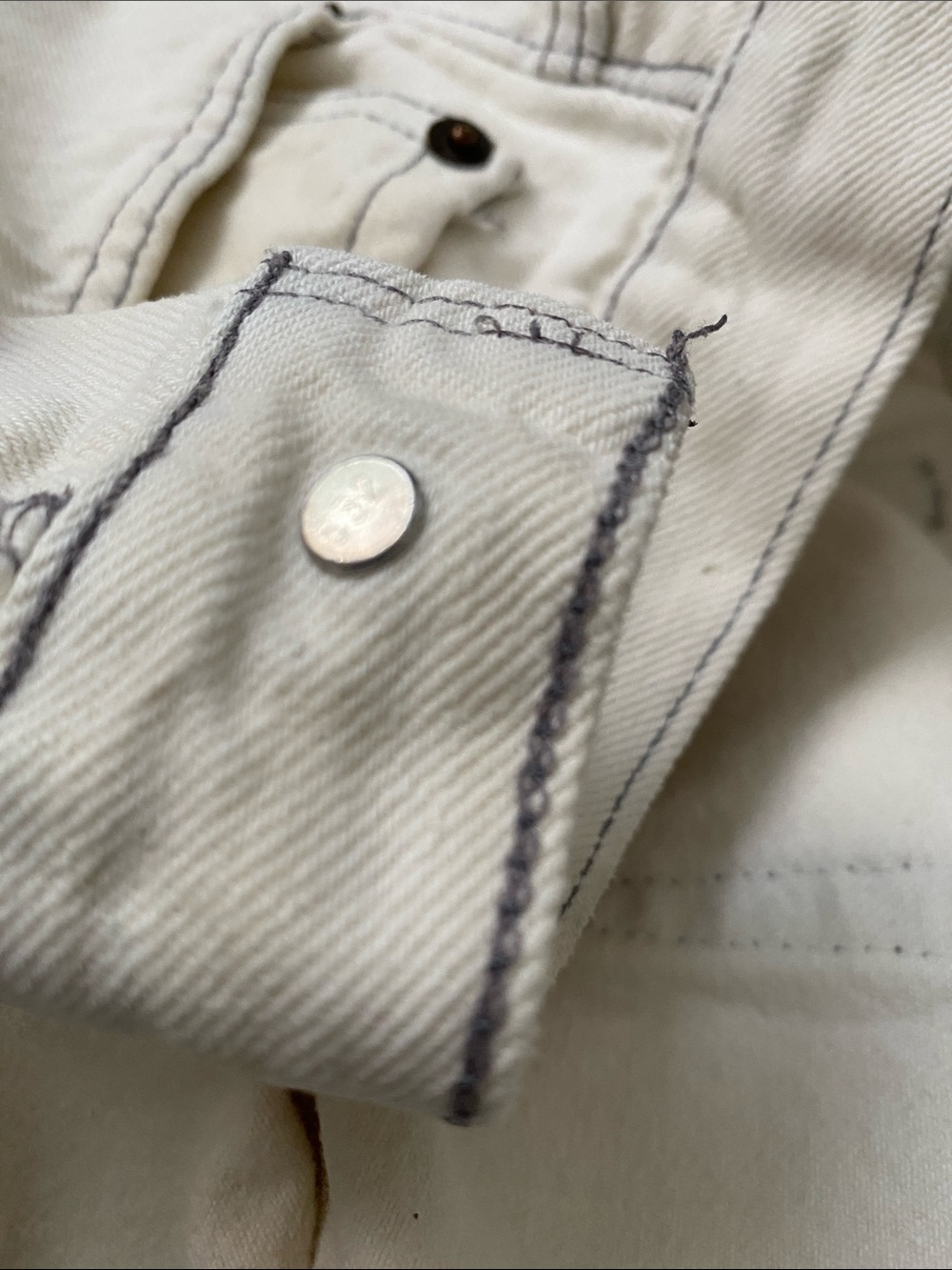 1989 Levi’s 501’s. Cream w/Gray Stitching. 30x30.*
*See actual meas. below. - Picture 13 of 13